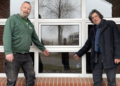 Neue Glasscheibe für das Sportzentrum Berkenthin – dank großzügiger Spende