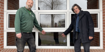 Neue Glasscheibe für das Sportzentrum Berkenthin – dank großzügiger Spende