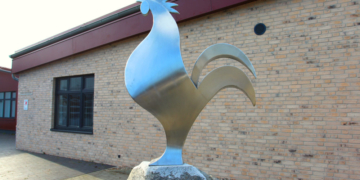 Skulptur am Feuerwehrgerätehaus in Pogeez feierlich eingeweiht