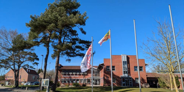 Stadt Ratzeburg und das Amt Lauenburgische Seen zeigen Flagge gegen Rassismus