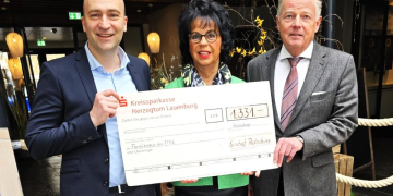 Spendenübergabe an den Förderverein der Freiwilligen Feuerwehr Ratzeburg