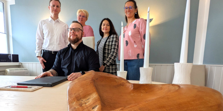 Standesamt Geesthacht: Team ist vollzählig und Trauzimmer modernisiert