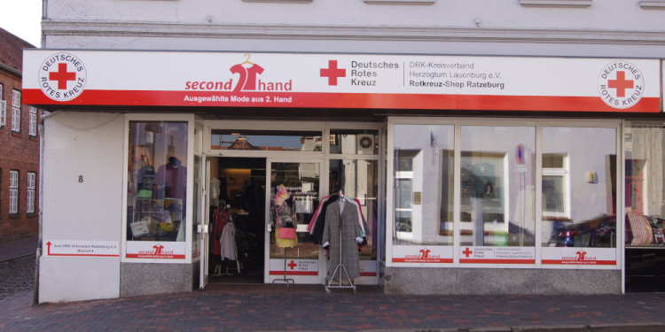 Der Rotkreuzshop lädt zum Bummeln ein