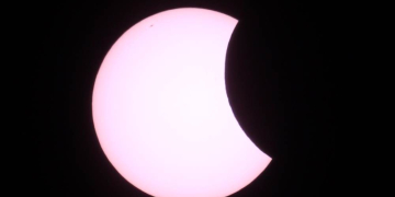 Partielle Sonnenfinsternis bei bestem Frühlingswetter 