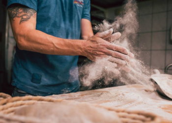 NGG stellt „Bäckerei-Monitor“ vor: ‚Ohne Migranten wird das Brotbacken schwierig‘