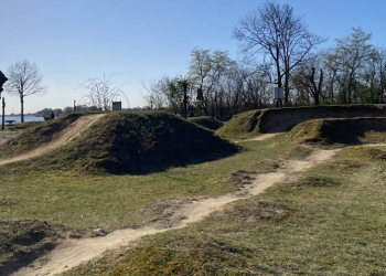 Geesthachter Uferpark: Betriebshof macht Dirt-Bike-Strecke und Boule-Bahn frühlingsfit
