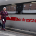 ICE-Stewardess aus Büchen im Fokus einer NDR Fernsehreportage-Serie