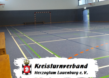 Mädchen zeigen ihr Können beim Turnen