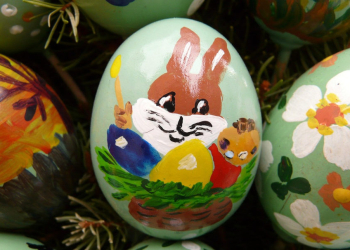 VReG lädt Kinder zur großen Osteraktion ein – Mit Anton wird’s in den Filialen bunt