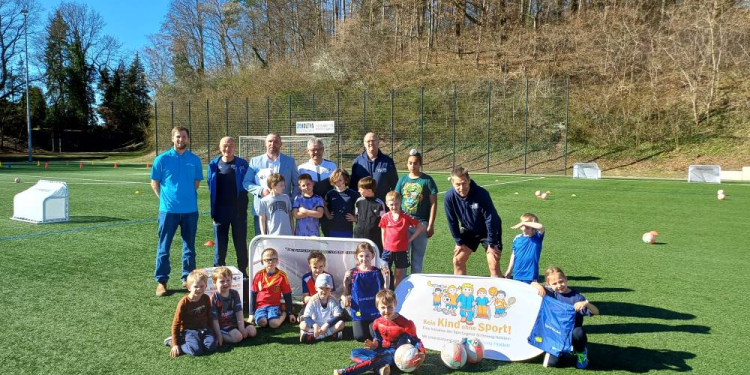 VfL Geesthacht erhält Starter-Paket der landesweiten Initiative ‚Kein Kind ohne Sport!‘