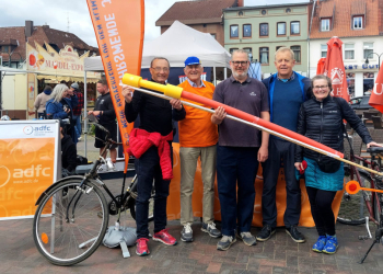 ADFC Mölln-Ratzeburg informiert beim verkaufsoffenen Sonntag über gesetzliche Abstandsregeln