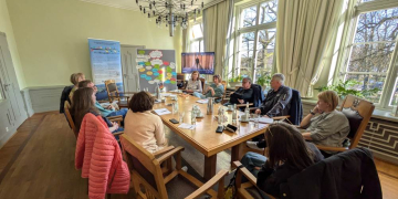 ‚Demokratieskepsis begegnen‘ – Suche nach wirksamen Jugendprojekt