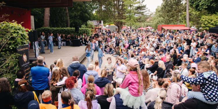 Knapp zehntausend Menschen kamen  zum HerzogTumult in den Kurpark