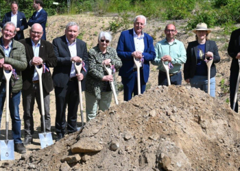 Der erste Spatenstich ist getan