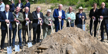 Der erste Spatenstich ist getan