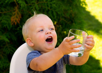 Babys richtig vor Hitze schützen