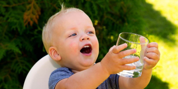 Babys richtig vor Hitze schützen