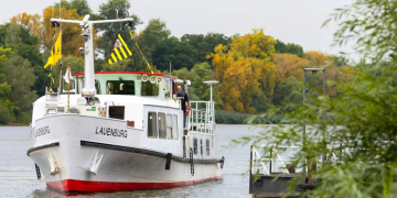 Fliessende Gemeinschaften – Literarische Schifffahrt auf der Elbe