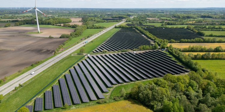 Grünstrom-Boom geht weiter: SH Netz schließt 2024 rund 30.000 Erneuerbare-Energien-Anlagen an