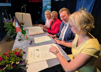 50 Jahre gelebte Freundschaft – Städtepartnerschaft zwischen Geesthacht und Plaisir feierlich gewürdigt