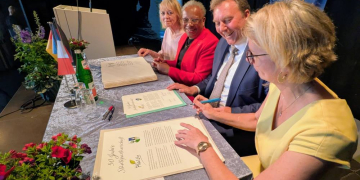 50 Jahre gelebte Freundschaft – Städtepartnerschaft zwischen Geesthacht und Plaisir feierlich gewürdigt