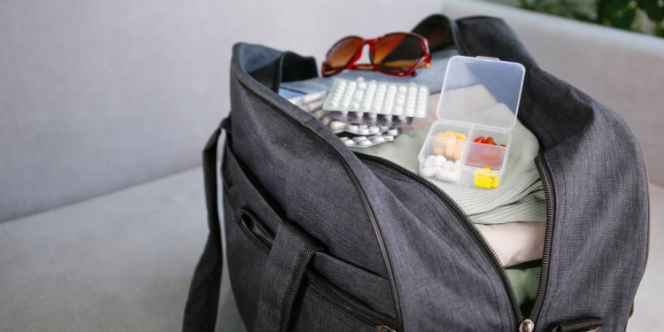 Mit der gut ausgestatteten Reiseapotheke entspannt in den Urlaub