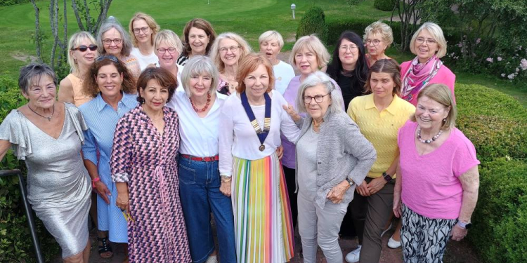 Ämterwechsel beim Inner Wheel Club Herzogtum Lauenburg