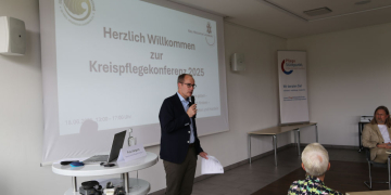 Landrat Dr. Christoph Mager eröffnete die Kreispflegekonferenz in Mölln. Foto: Pflegestützpunkt/hfr