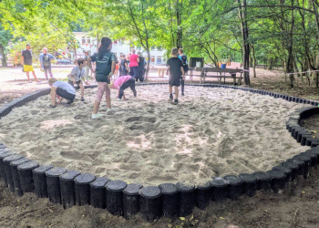 Neuer Sandkasten für die Geesthachter Waldschule