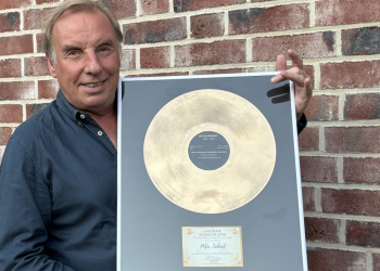 Zwischen Trommelschlägen und Abschiedstakten