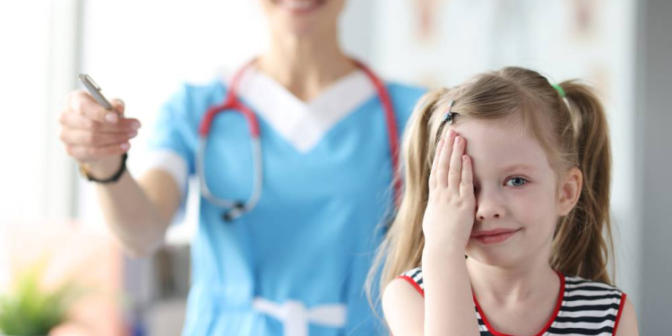 AOK zum Schulstart im Herzogtum Lauenburg: Mit guter Sehfähigkeit in die Schule