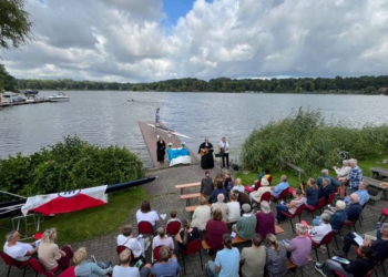 Sommer-Gottesdienst und Bootstaufe im Möllner Ruder-Club