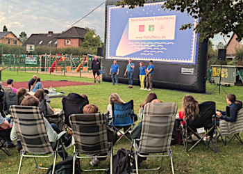 Premiere unter freiem Himmel: Schönberg feiert erstes Freiluftkino