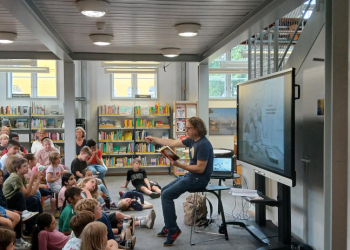 Matthias Kröner liest in der Stadtbibliothek Ratzeburg aus „Detektiv Ameisis“