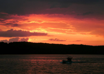 Foto der Woche: Stimmungsvoller Sonnenuntergang am Ratzeburger See