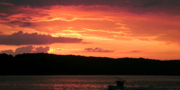 Foto der Woche: Stimmungsvoller Sonnenuntergang am Ratzeburger See