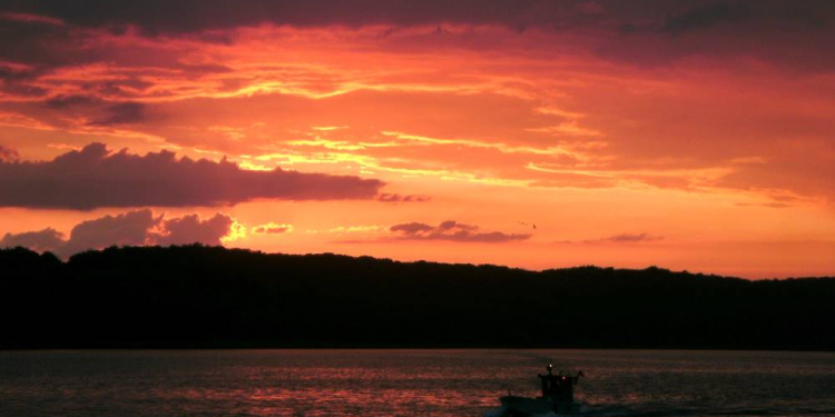 Foto der Woche: Stimmungsvoller Sonnenuntergang am Ratzeburger See