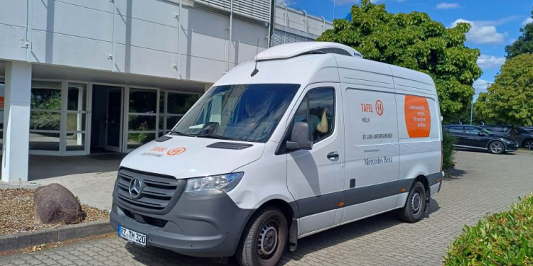 Gemeinsam helfen: Büchener Firma engagiert sich erneut für die Tafel Mölln