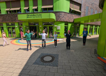 OGS Wentorf feiert großes, buntes Sommerfest