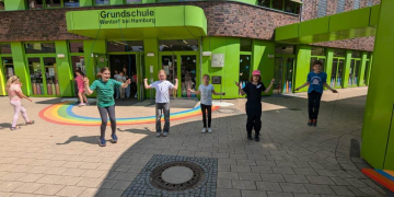 OGS Wentorf feiert großes, buntes Sommerfest