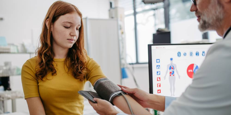 Nur jeder siebente Teenager im Herzogtum Lauenburg geht zur Jugenduntersuchung
