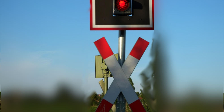 Güster: Kurzfristige Vollsperrung Bahnübergang Hornbeker Straße
