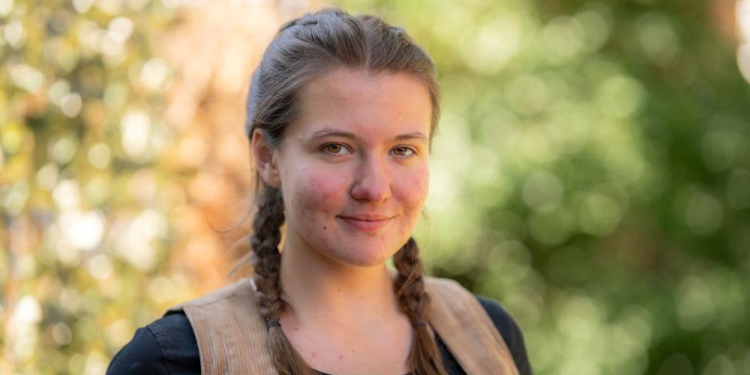 Erste Auszubildende in der Kirchenbauhütte: Amelie Höls wird Maurerin