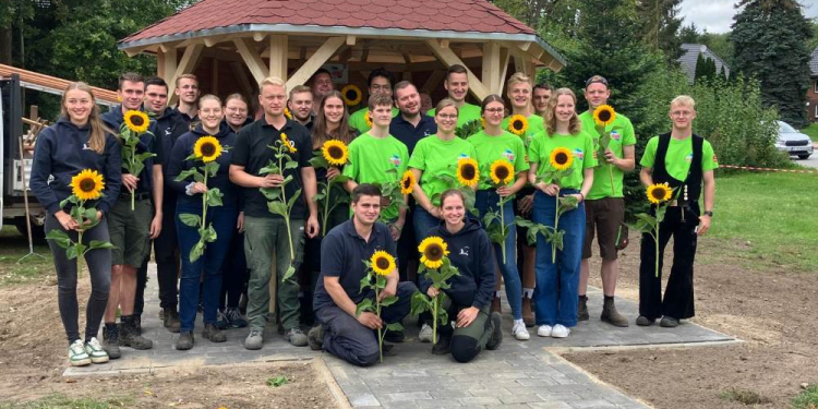 Landjugend baut einen Info-Pavillon