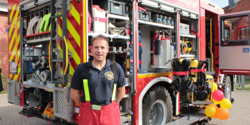 Begeisterte Besucher beim Sommerfest der Gemeinschaftsschule Sandesneben