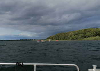 Neun Menschen aus dem Wasser gerettet