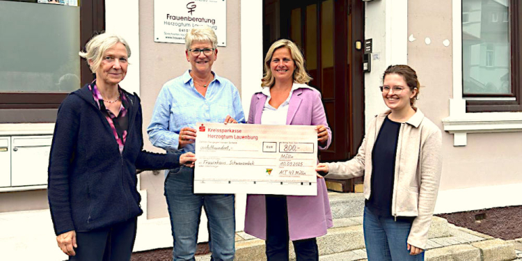 ACT 47 Mölln spendet 800 Euro an das Frauenhaus Schwarzenbek