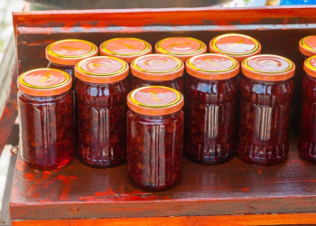 Kunstprojekt: Stipendiatin sucht hunderte Schraubgläser