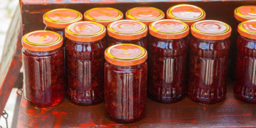 Kunstprojekt: Stipendiatin sucht hunderte Schraubgläser