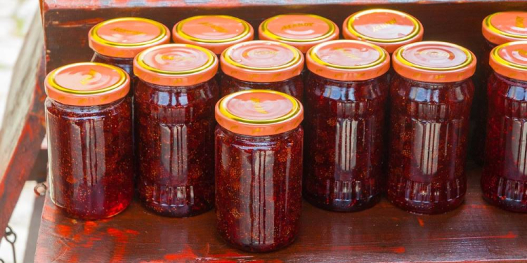 Kunstprojekt: Stipendiatin sucht hunderte Schraubgläser